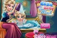 Il bebè di Elsa al bagno